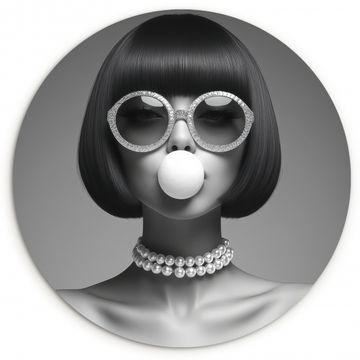 Cuadro redondo - Mujer - Blanco y negro - Collar - Gafas de sol
