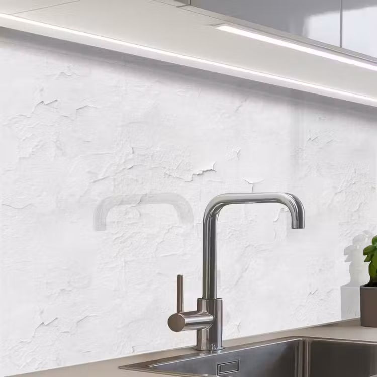 Revestimiento cocina - Yeso - Pintura - Blanco - Dañado — 1