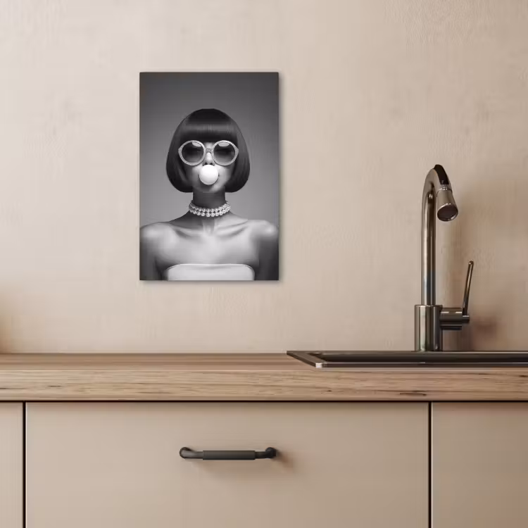 KitchenYeah - Cocina - Lienzo - Mujer - Blanco y negro - Collar - Gafas de sol — 1