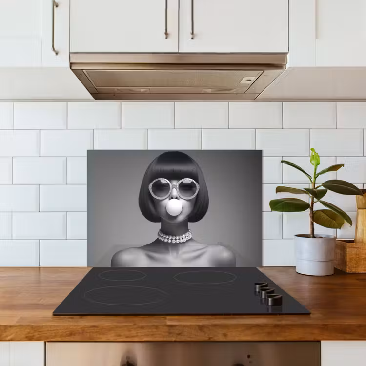 Salpicaderos de cocina - Mujer - Blanco y negro - Collar - Gafas de sol — 3