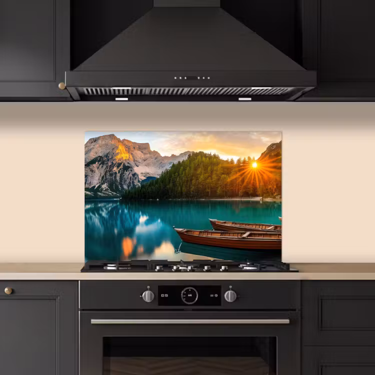 Salpicaderos de cocina - Lago - Montañas - Puesta de sol - Barco — 5