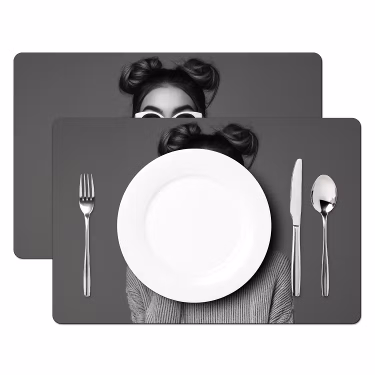 Vinilo para manteles individuales - Mujer - Café - Negro - Blanco — 2