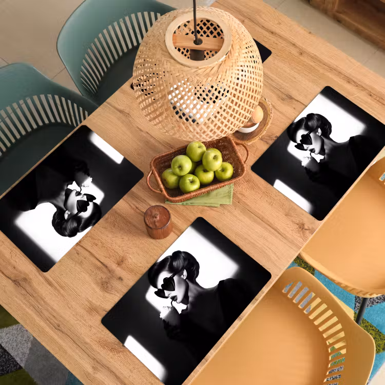Vinilo para manteles individuales - Mujer - Negro - Corazón — 3
