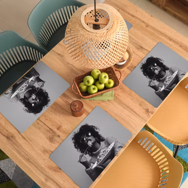 Vinilo para manteles individuales - Mujer - Pasta - Negro - Blanco — 3