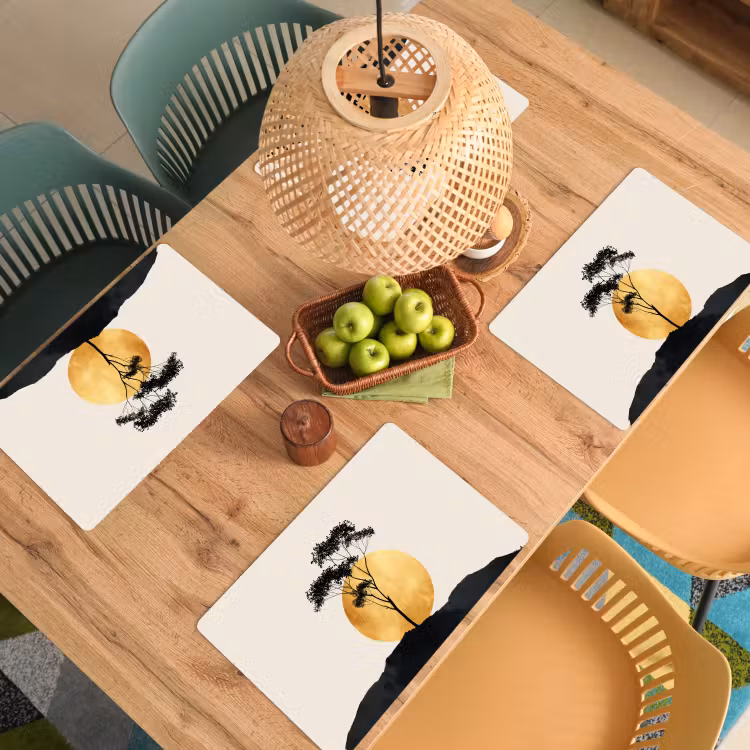 Vinilo para manteles individuales - Árbol negro - Círculo dorado - Colina — 3