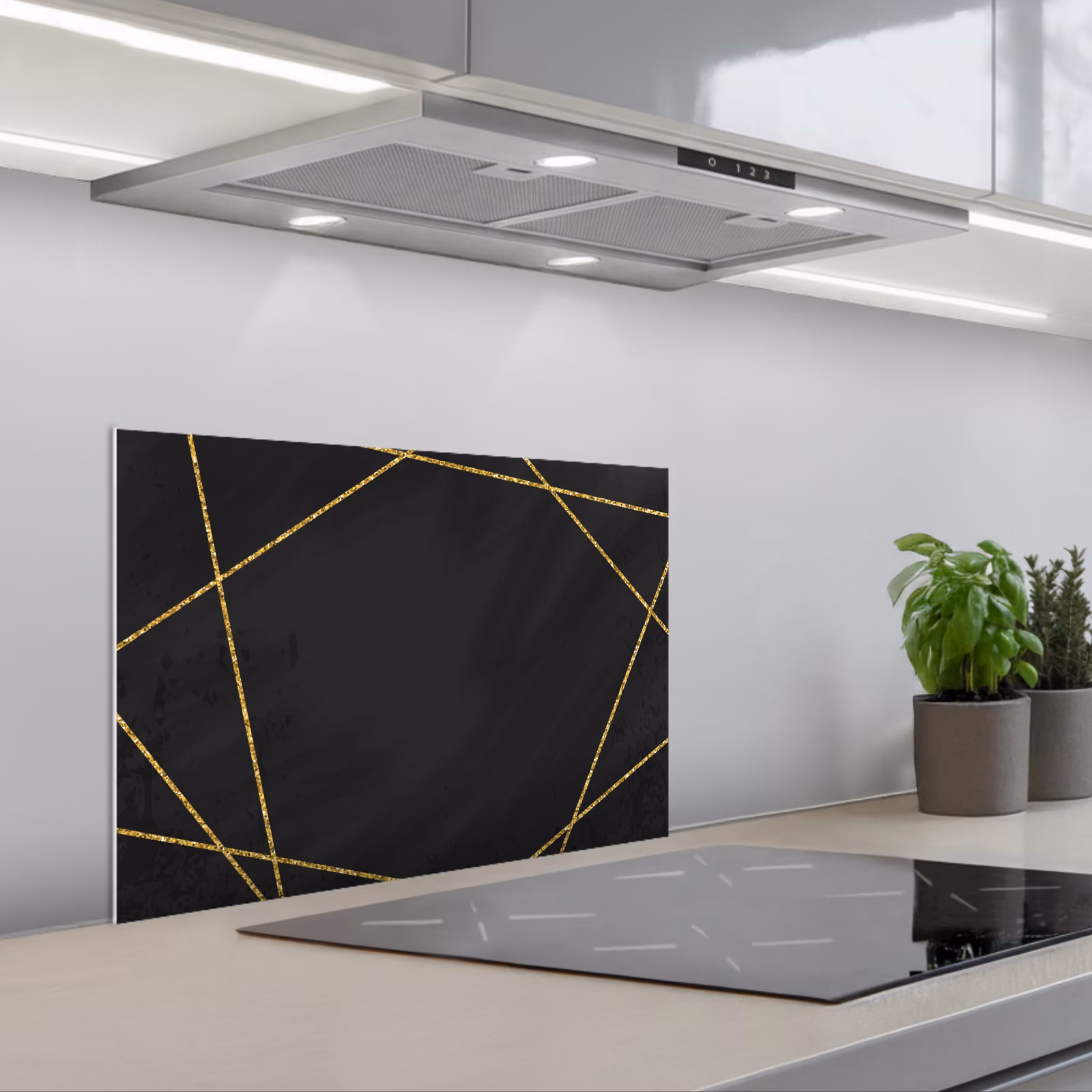 Salpicaderos de cocina - Patrón geométrico de líneas doradas sobre fondo negro — 1