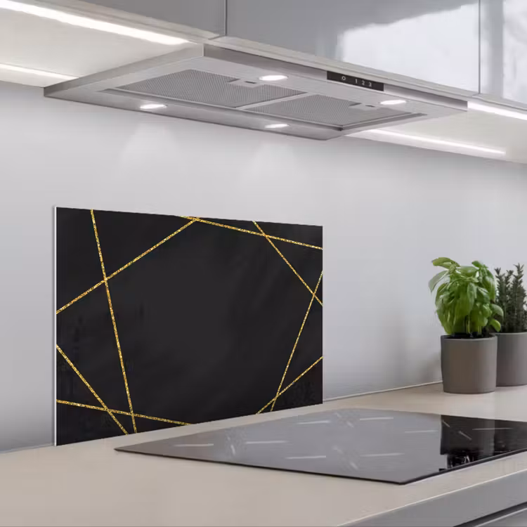 Salpicaderos de cocina - Patrón geométrico de líneas doradas sobre fondo negro — 1
